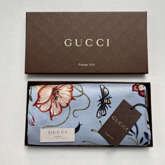 New Gucci Scarf Flora Print Kris Knight Blue Silk Wrap with Gucci Gift Box - Picture 1 of 13